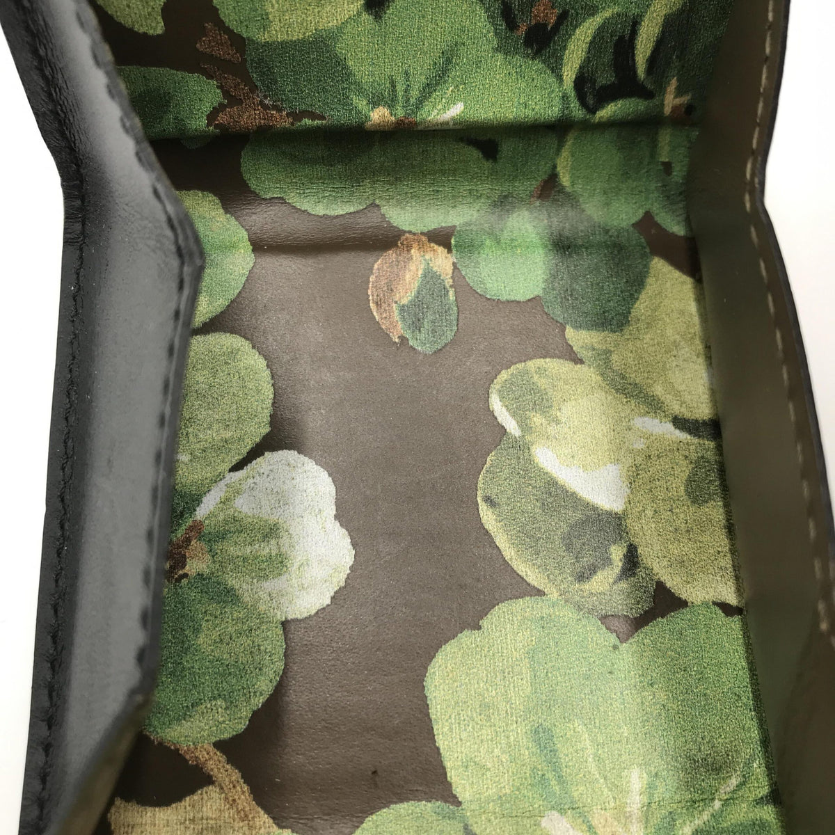 Gucci | Compact Leather Wallet With Sleek Design